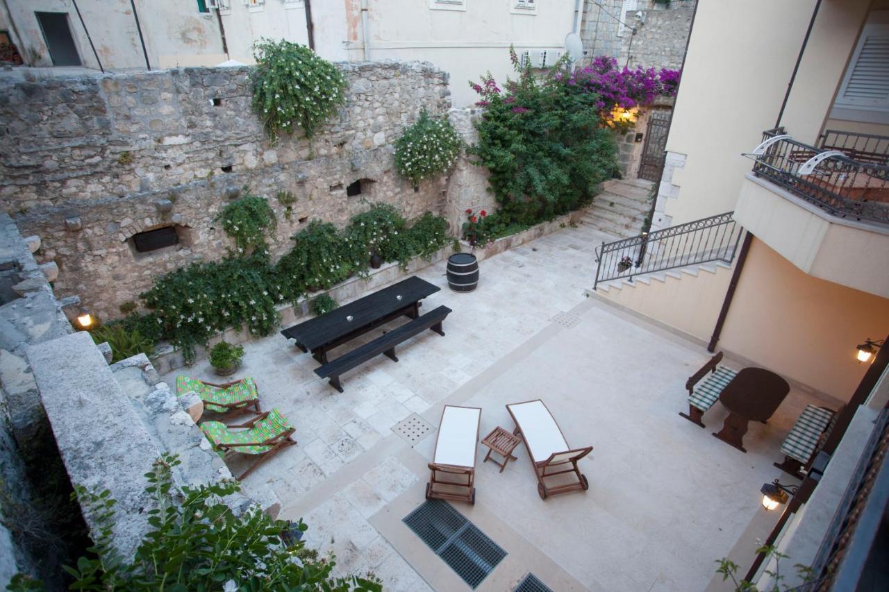 Old Town Studio Apartments Makarska Esterno foto