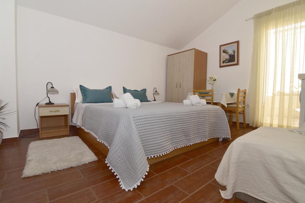 Old Town Studio Apartments Makarska Esterno foto
