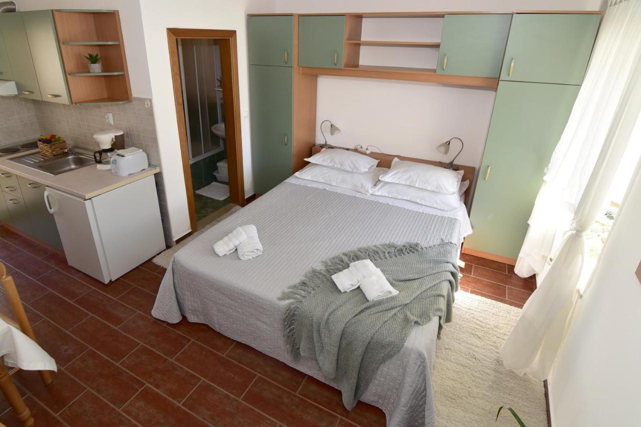 Old Town Studio Apartments Makarska Esterno foto